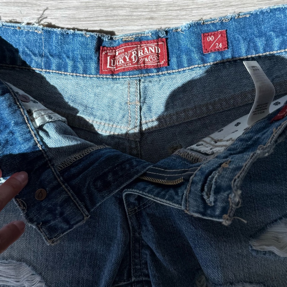 Lucky Brand The Cut Off Low Rise Denim Shorts, Size 00/24 - Picture 4 of 7